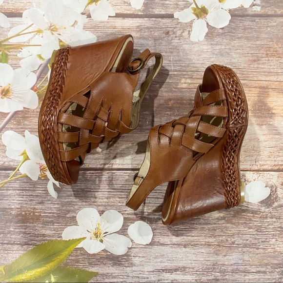 Frye 'Corrina Strappy' Wedge - Picture 2 of 6
